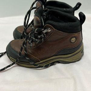 Timberland toddler size 9 outdoor field/ hiking boot , lace up
